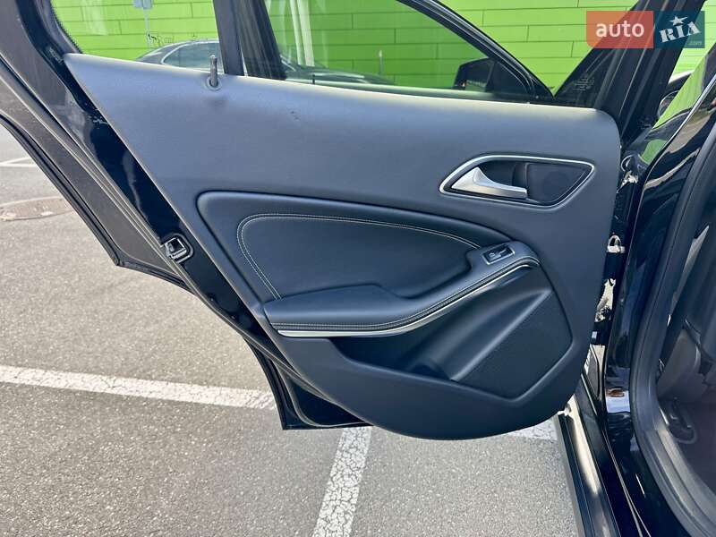 Позашляховик / Кросовер Mercedes-Benz GLA-Class 2016 в Києві