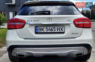 Внедорожник / Кроссовер Mercedes-Benz GLA-Class 2014 в 