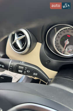 Позашляховик / Кросовер Mercedes-Benz GLA-Class 2015 в 