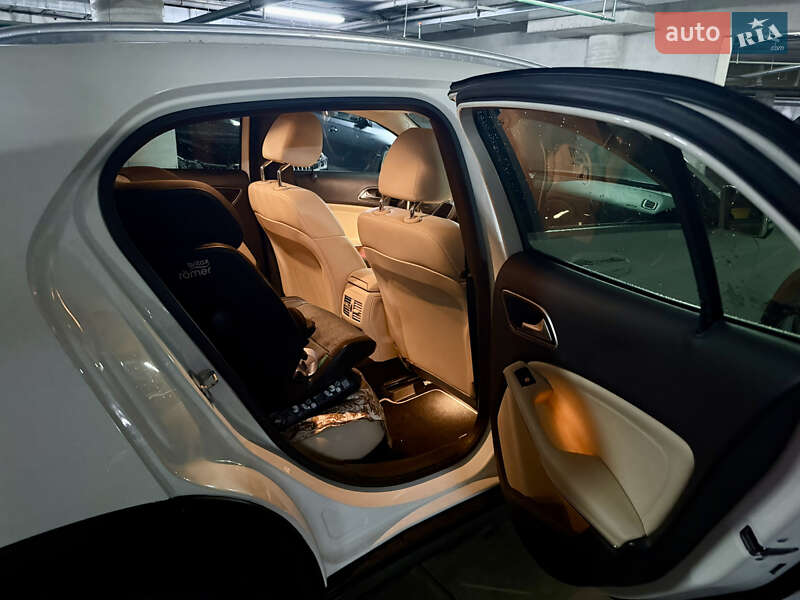 Позашляховик / Кросовер Mercedes-Benz GLA-Class 2015 в Києві