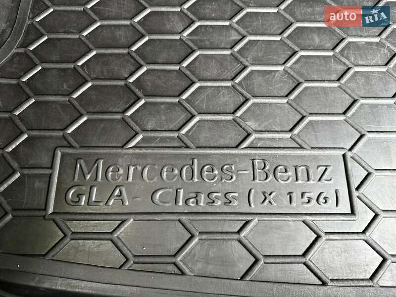 Внедорожник / Кроссовер Mercedes-Benz GLA-Class 2015 в Ровно