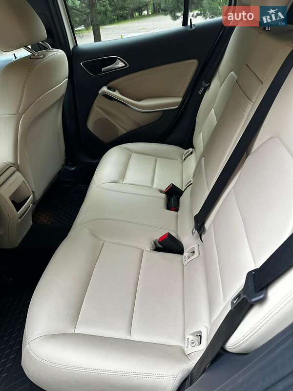 Внедорожник / Кроссовер Mercedes-Benz GLA-Class 2015 в Ровно