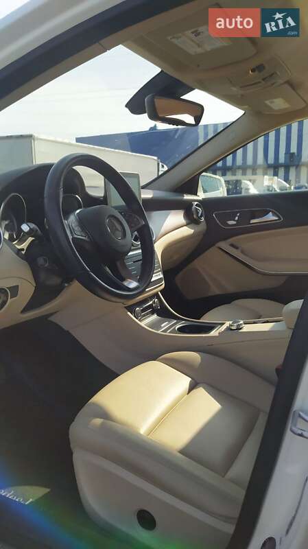 Внедорожник / Кроссовер Mercedes-Benz GLA-Class 2017 в Ровно