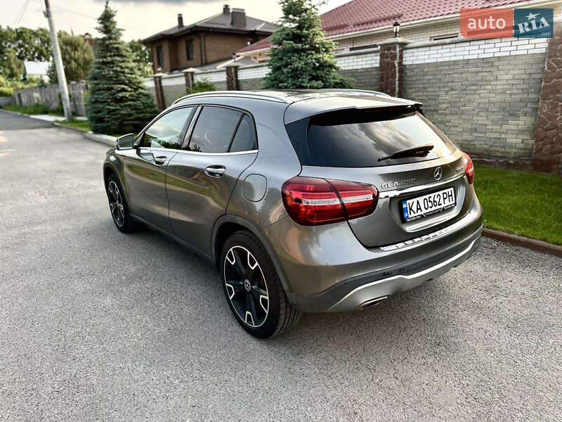 Внедорожник / Кроссовер Mercedes-Benz GLA-Class 2019 в Киеве