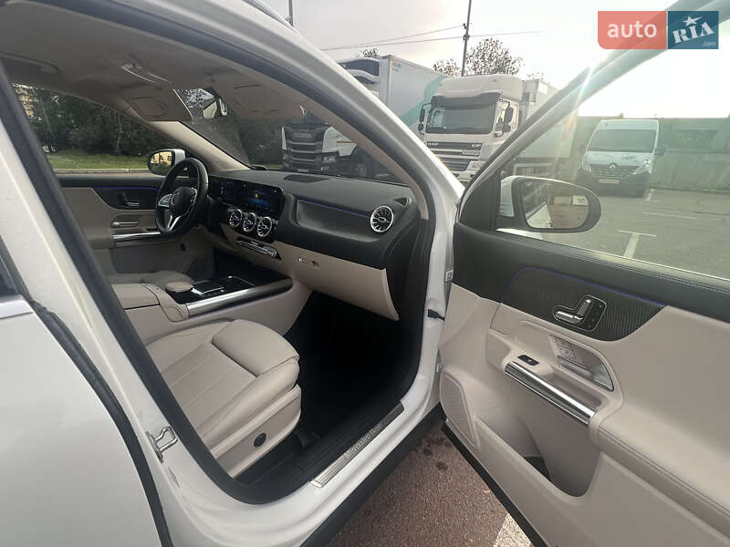 Внедорожник / Кроссовер Mercedes-Benz GLA-Class 2020 в Киеве