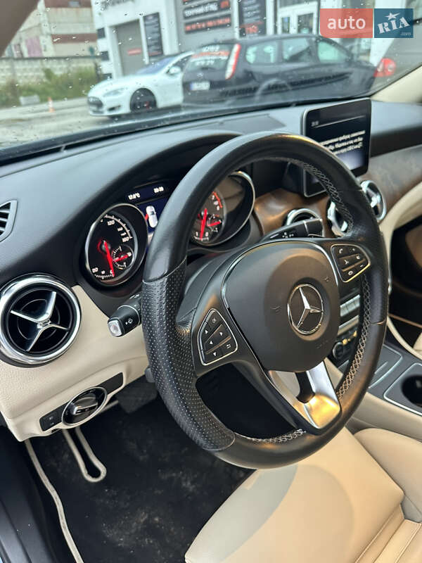 Позашляховик / Кросовер Mercedes-Benz GLA-Class 2018 в Львові