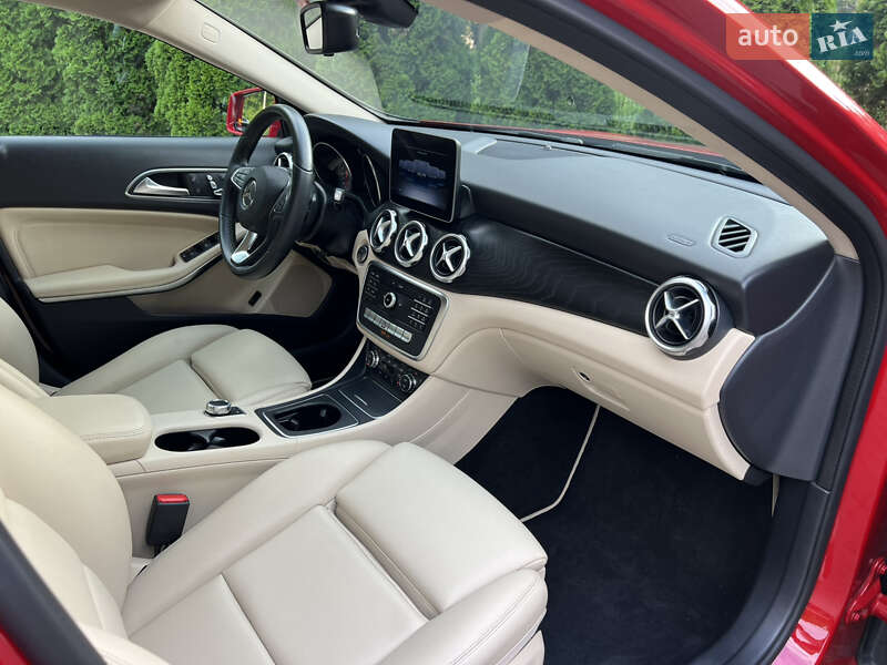 Внедорожник / Кроссовер Mercedes-Benz GLA-Class 2019 в Киеве