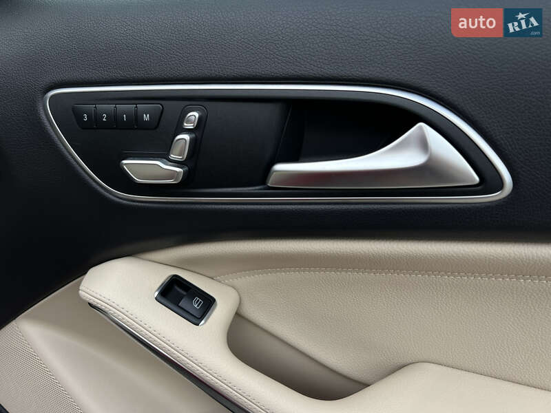 Внедорожник / Кроссовер Mercedes-Benz GLA-Class 2019 в Киеве