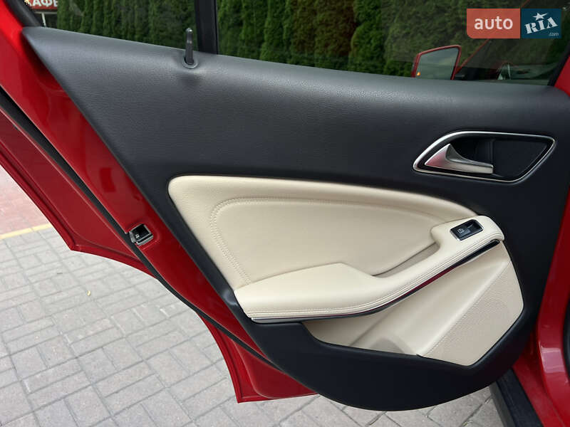 Внедорожник / Кроссовер Mercedes-Benz GLA-Class 2019 в Киеве