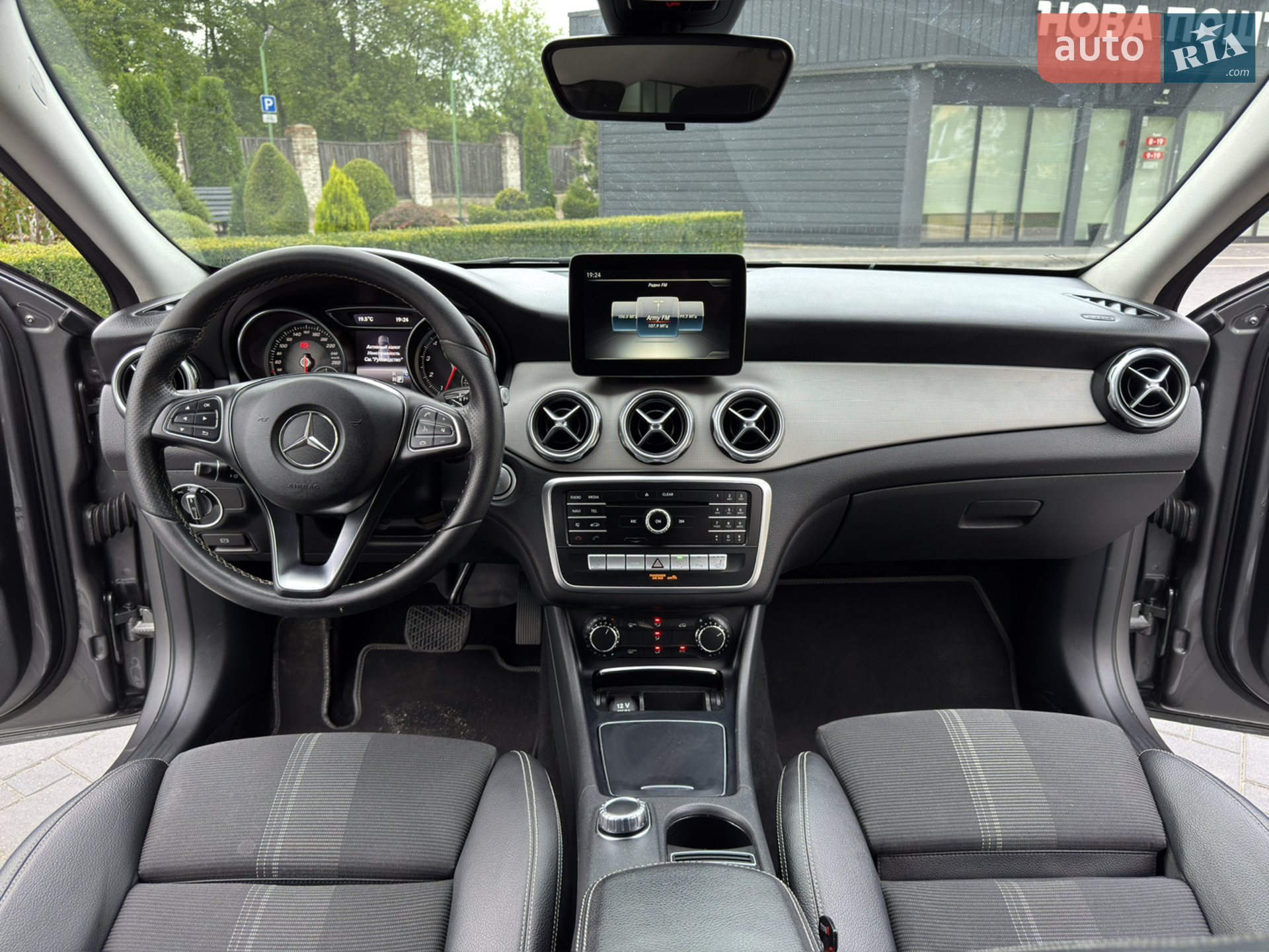 2017 Mercedes-Benz GLA-klasse - мініатюра 35