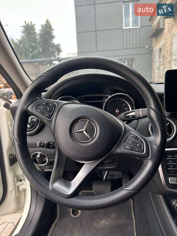 Внедорожник / Кроссовер Mercedes-Benz GLA-Class 2017 в Киеве