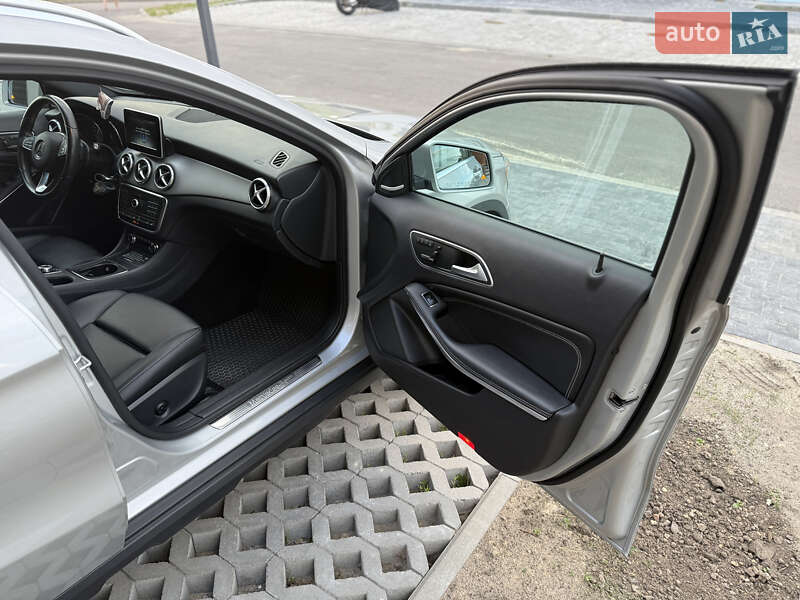 Внедорожник / Кроссовер Mercedes-Benz GLA-Class 2016 в Ровно