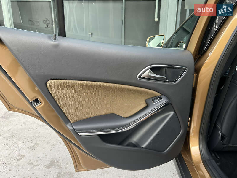 Внедорожник / Кроссовер Mercedes-Benz GLA-Class 2017 в Киеве