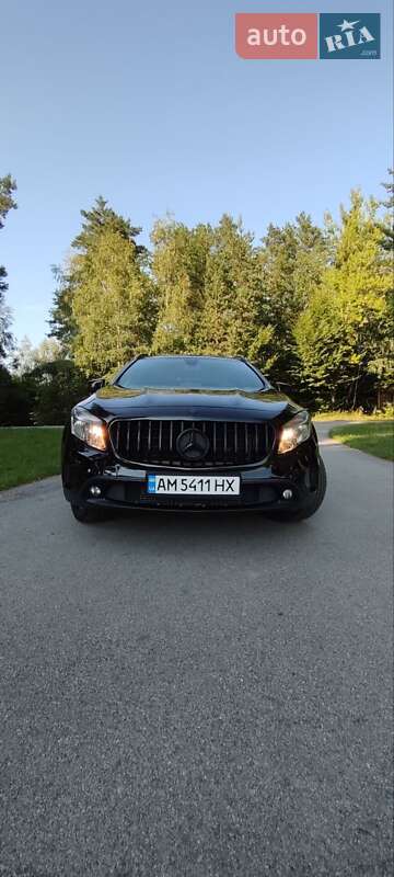 Внедорожник / Кроссовер Mercedes-Benz GLA-Class 2016 в Житомире