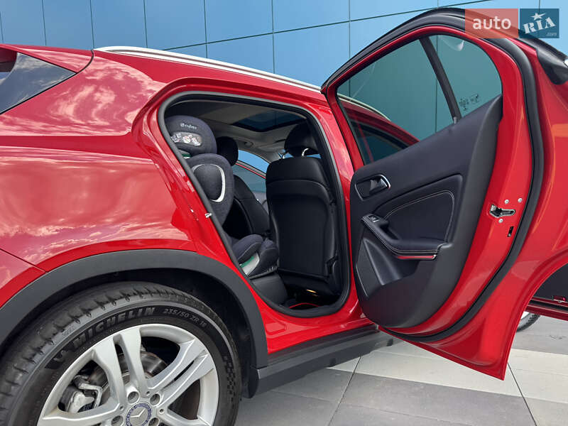 Внедорожник / Кроссовер Mercedes-Benz GLA-Class 2016 в Киеве