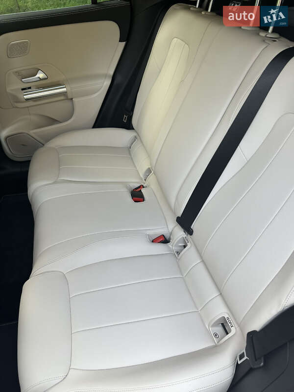 Внедорожник / Кроссовер Mercedes-Benz GLA-Class 2021 в Львове