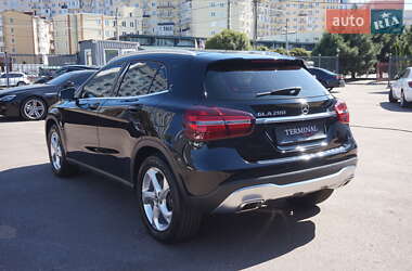 Внедорожник / Кроссовер Mercedes-Benz GLA-Class 2017 в 