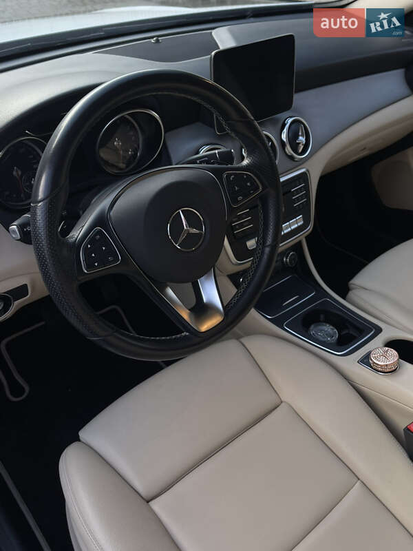 Внедорожник / Кроссовер Mercedes-Benz GLA-Class 2019 в Хмельницком