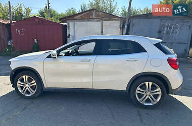 Позашляховик / Кросовер Mercedes-Benz GLA-Class 2015 в 