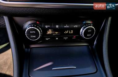 Внедорожник / Кроссовер Mercedes-Benz GLA-Class 2016 в 