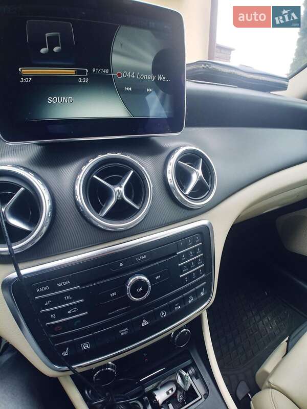 Внедорожник / Кроссовер Mercedes-Benz GLA-Class 2015 в Киеве