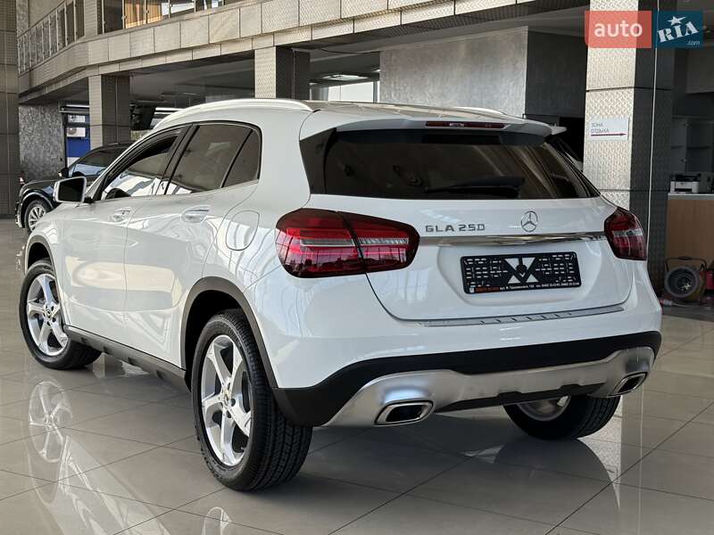 Внедорожник / Кроссовер Mercedes-Benz GLA-Class 2019 в Одессе