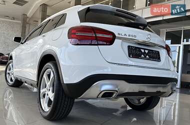 Позашляховик / Кросовер Mercedes-Benz GLA-Class 2019 в 