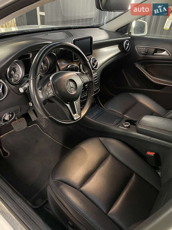 Внедорожник / Кроссовер Mercedes-Benz GLA-Class 2015 в Киеве
