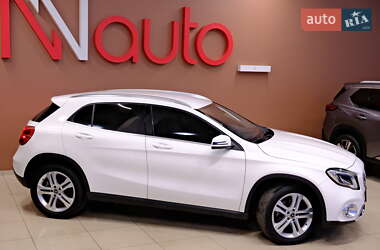 Позашляховик / Кросовер Mercedes-Benz GLA-Class 2018 в 