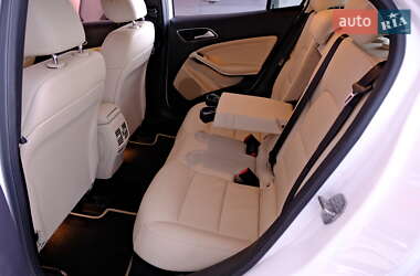 Позашляховик / Кросовер Mercedes-Benz GLA-Class 2018 в 