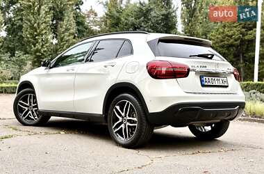 Внедорожник / Кроссовер Mercedes-Benz GLA-Class 2017 в 