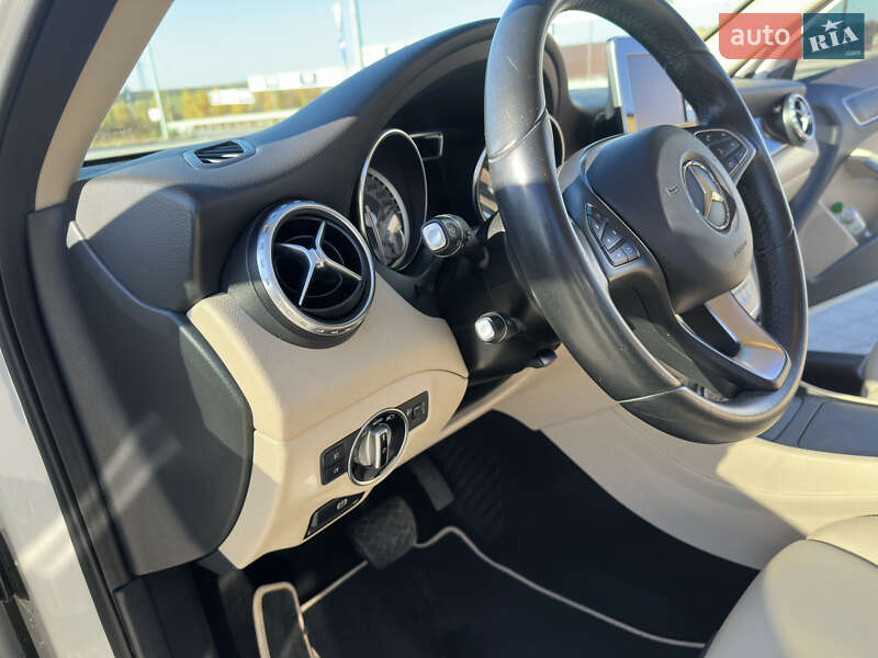 Позашляховик / Кросовер Mercedes-Benz GLA-Class 2015 в Тернополі