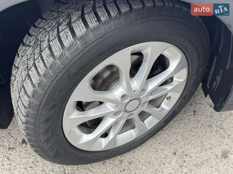 Внедорожник / Кроссовер Mercedes-Benz GLA-Class 2016 в Тернополе