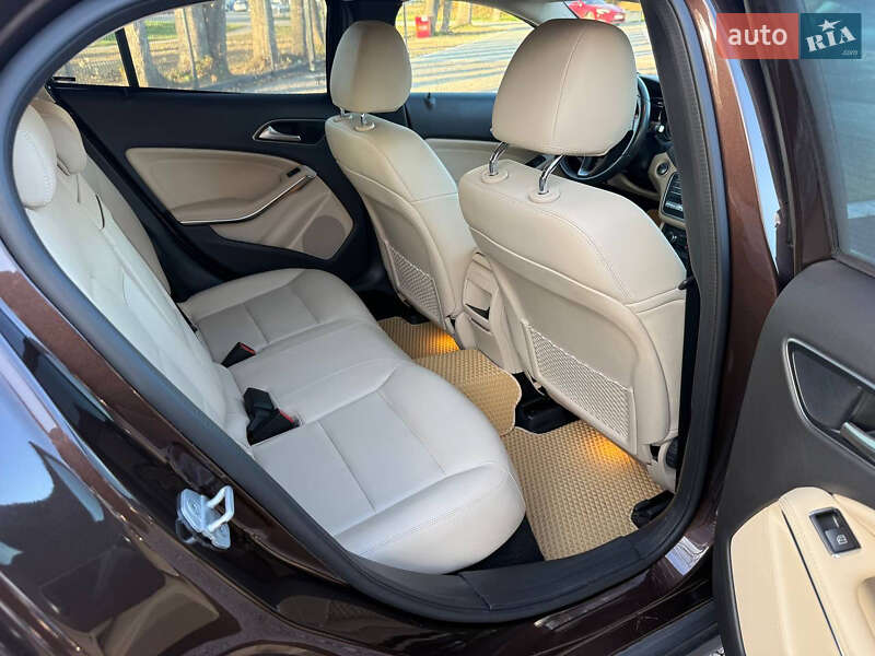 Позашляховик / Кросовер Mercedes-Benz GLA-Class 2017 в Стрию