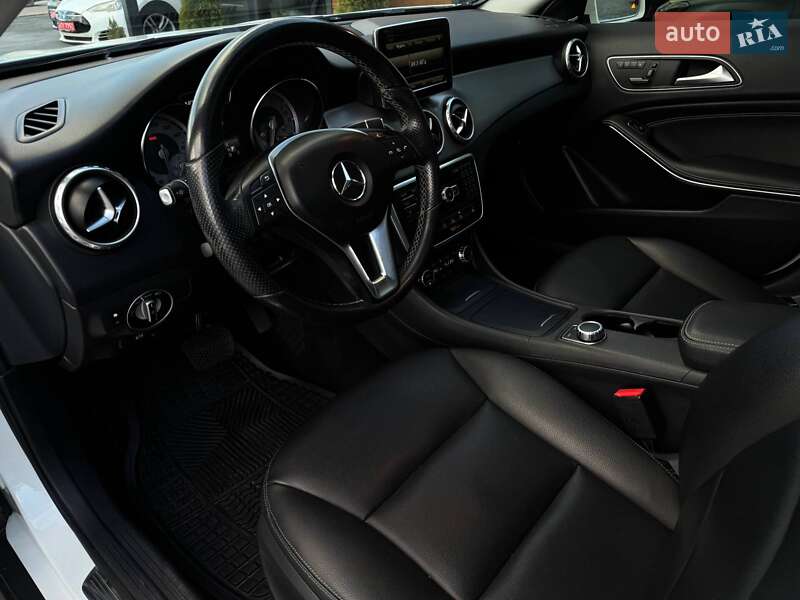 Внедорожник / Кроссовер Mercedes-Benz GLA-Class 2015 в Ровно