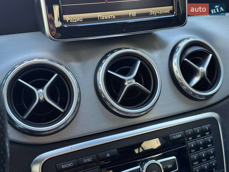 Внедорожник / Кроссовер Mercedes-Benz GLA-Class 2015 в Ровно