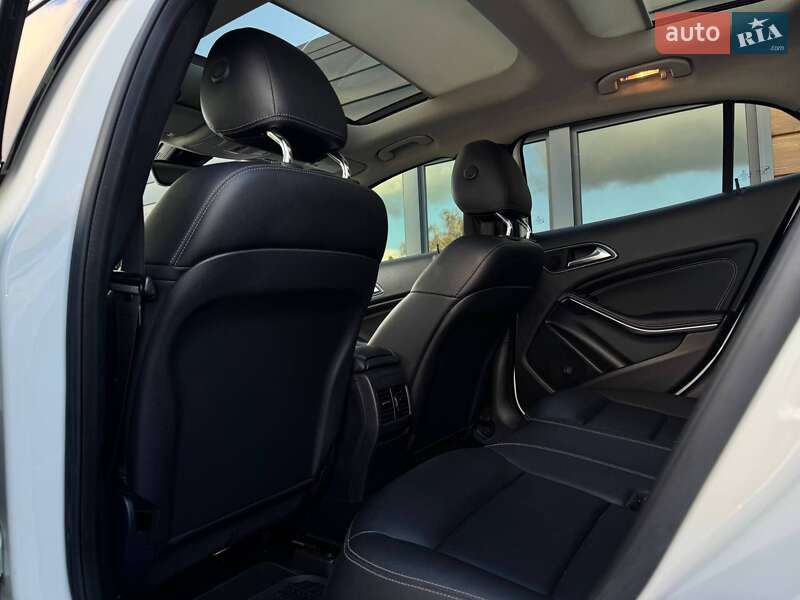 Внедорожник / Кроссовер Mercedes-Benz GLA-Class 2015 в Ровно