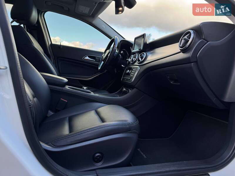 Внедорожник / Кроссовер Mercedes-Benz GLA-Class 2015 в Ровно