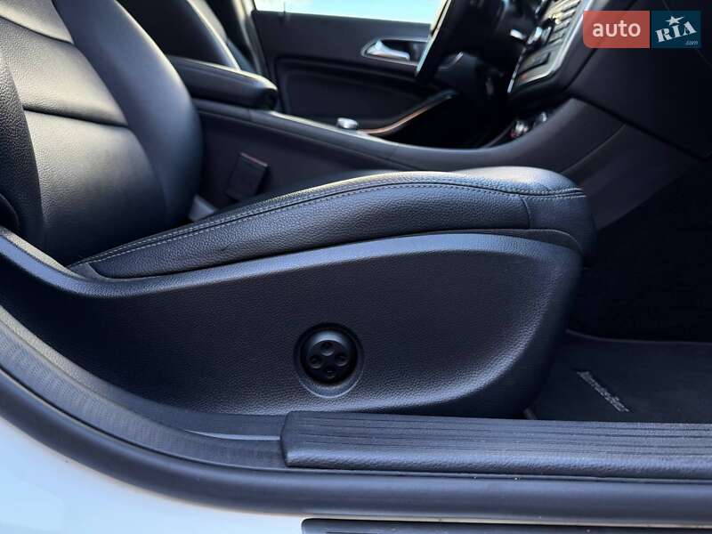 Внедорожник / Кроссовер Mercedes-Benz GLA-Class 2015 в Ровно