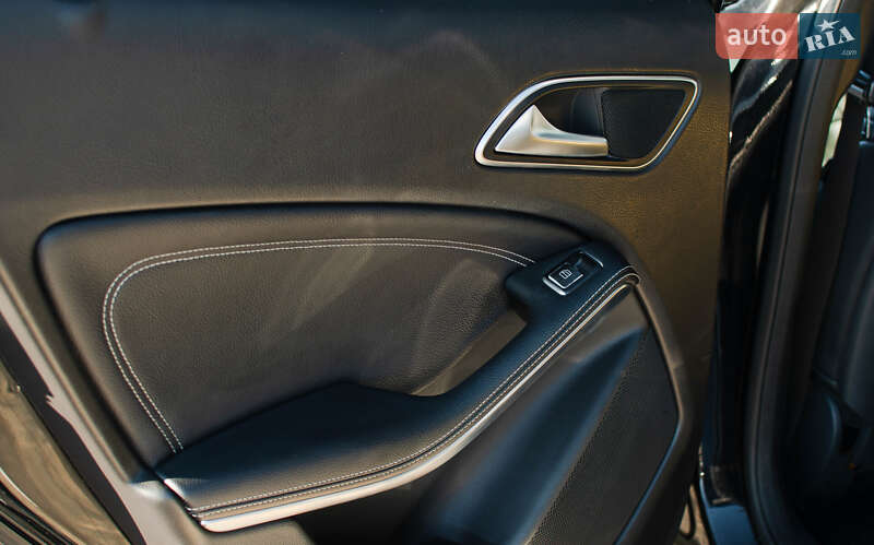 Внедорожник / Кроссовер Mercedes-Benz GLA-Class 2016 в Львове