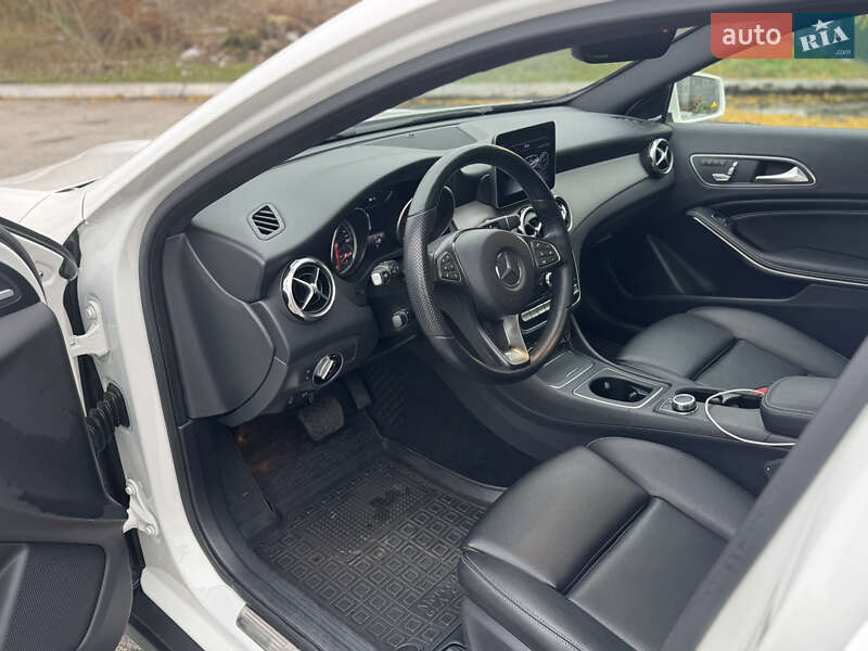 Позашляховик / Кросовер Mercedes-Benz GLA-Class 2018 в Кам'янському