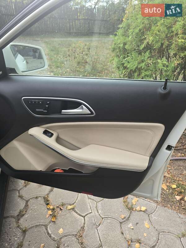 Внедорожник / Кроссовер Mercedes-Benz GLA-Class 2017 в Запорожье