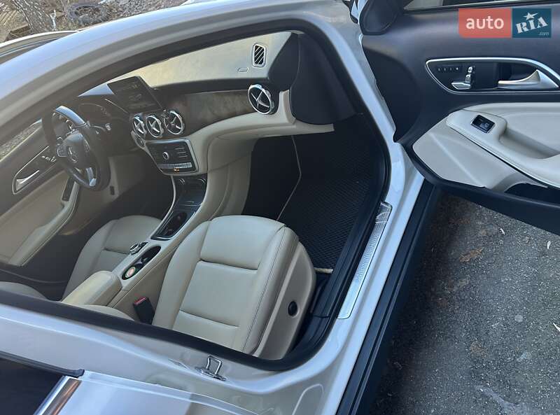 Позашляховик / Кросовер Mercedes-Benz GLA-Class 2018 в Києві