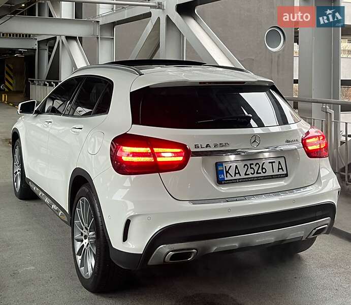 Позашляховик / Кросовер Mercedes-Benz GLA-Class 2018 в Києві
