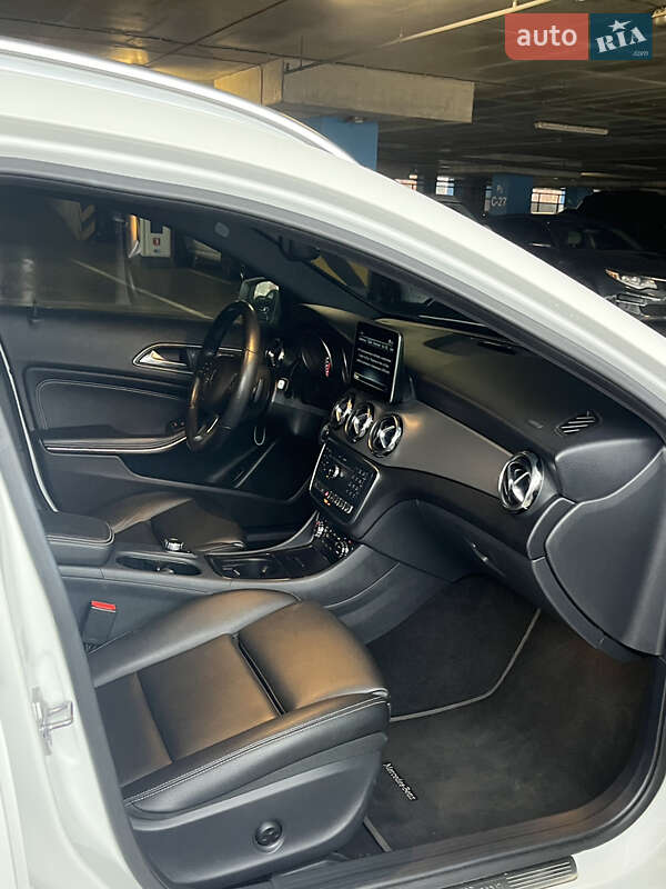 Позашляховик / Кросовер Mercedes-Benz GLA-Class 2018 в Києві