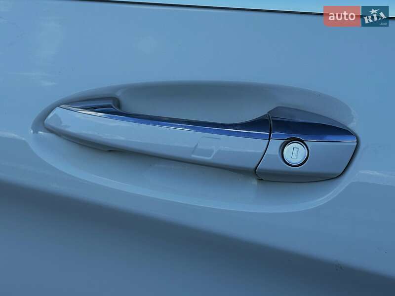 Внедорожник / Кроссовер Mercedes-Benz GLA-Class 2016 в Киеве