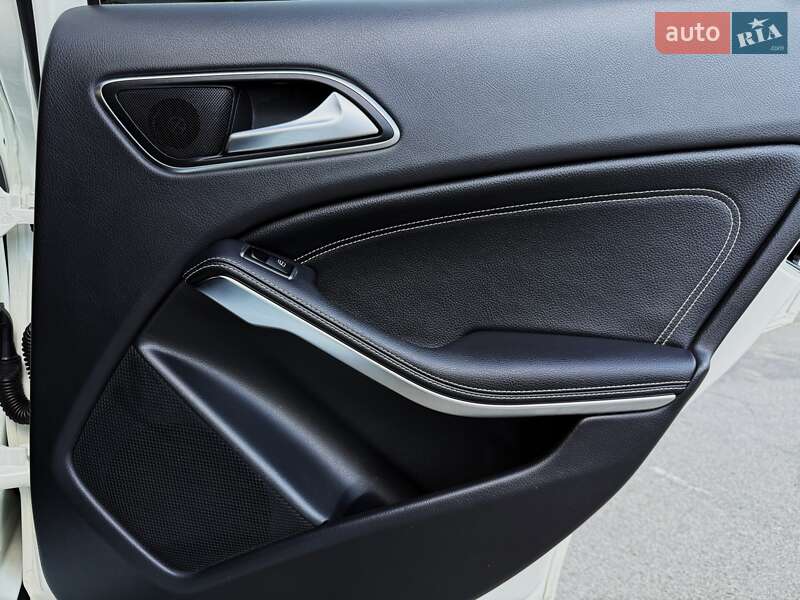 Внедорожник / Кроссовер Mercedes-Benz GLA-Class 2016 в Киеве