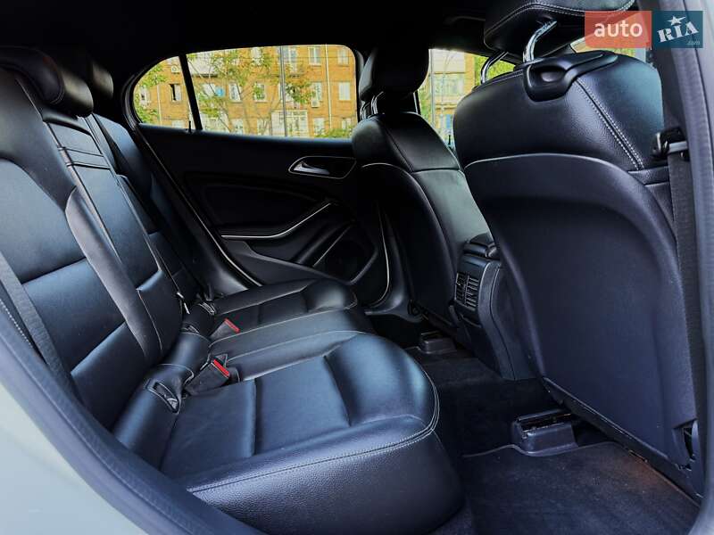 Внедорожник / Кроссовер Mercedes-Benz GLA-Class 2016 в Киеве