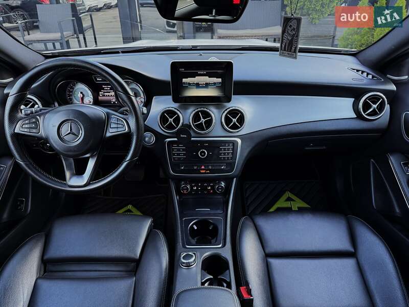Внедорожник / Кроссовер Mercedes-Benz GLA-Class 2016 в Киеве