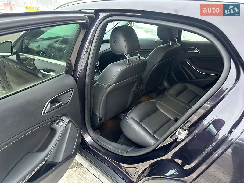 Внедорожник / Кроссовер Mercedes-Benz GLA-Class 2015 в Киеве